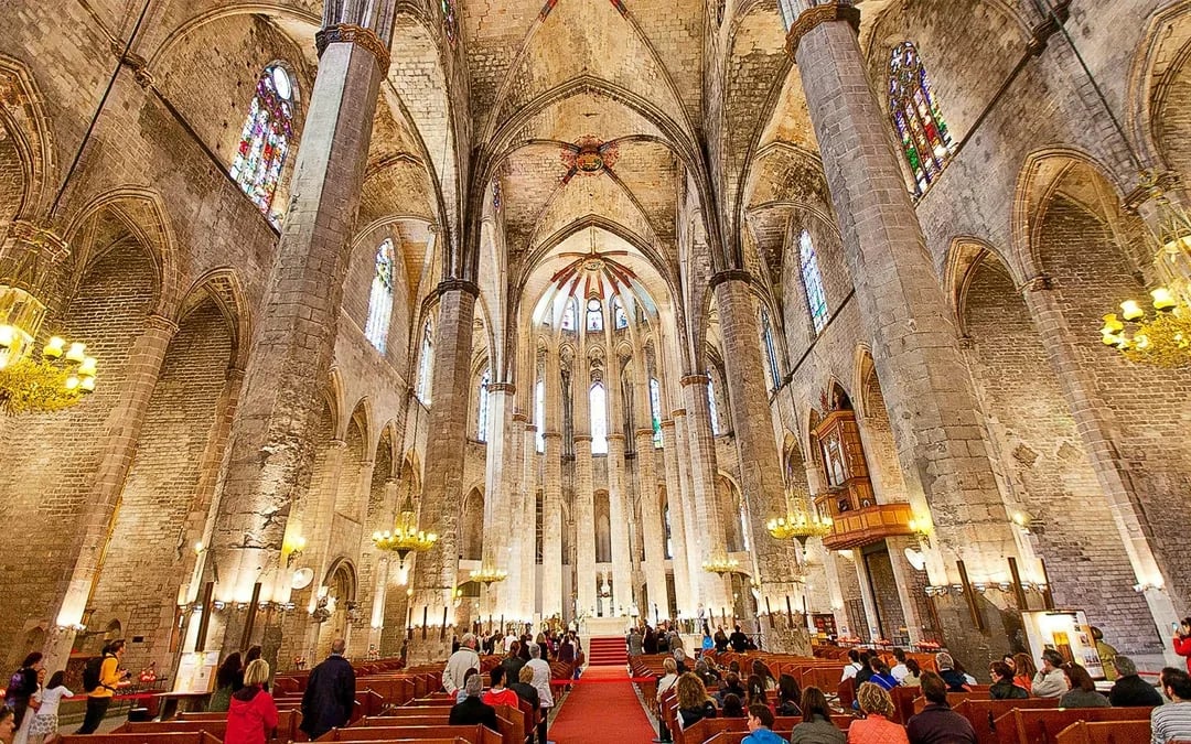 Skip-the-Line Guided Tour of Santa Maria del Mar Interior Image 2