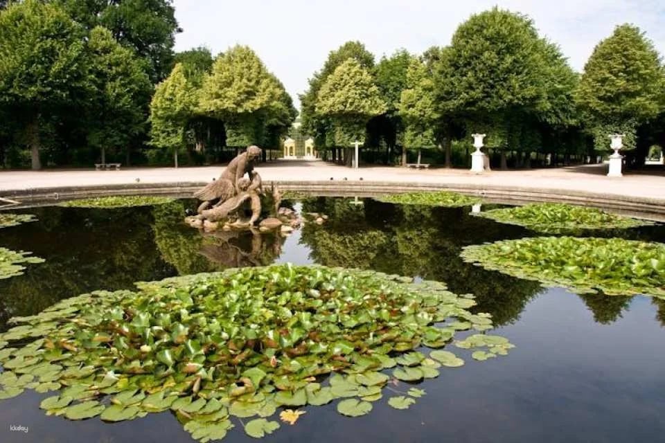 Skip-the-Line Schönbrunn Palace and Gardens with Guide in Italian
