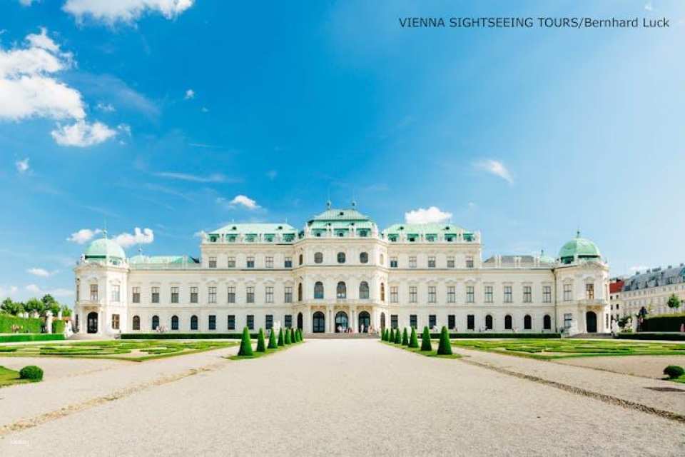 Skip-the-line Schönbrunn Palace visit and Vienna city tour in the morning