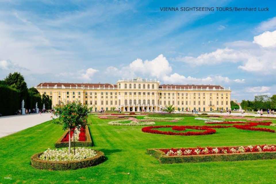 Skip-the-line Schönbrunn Palace visit and Vienna city tour in the morning