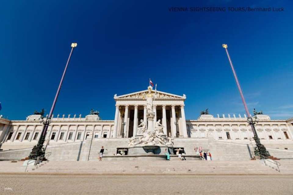 Skip-the-line Schönbrunn Palace visit and Vienna city tour in the morning