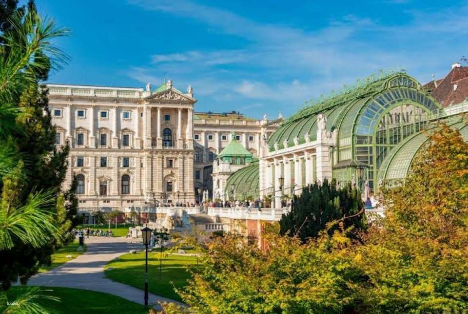 Skip-the-Line Sisi Museum, Hofburg and Gardens Tour Vienna in Spanish
