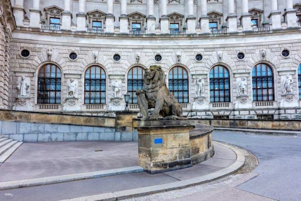 Skip-the-Line Sisi Museum, Hofburg and Gardens Tour Vienna in Spanish