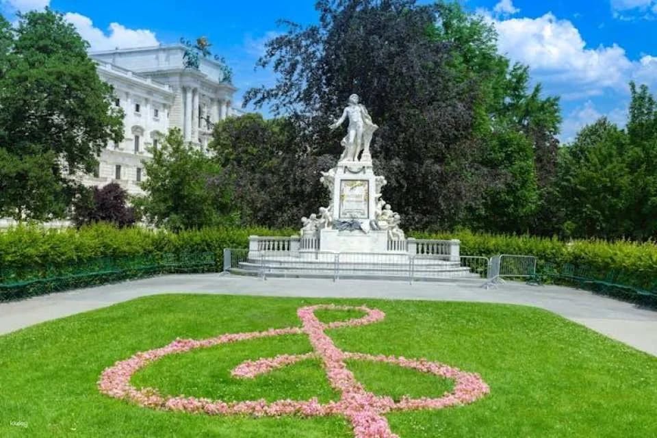 Skip-the-Line Sisi Museum, Hofburg and Gardens Tour Vienna in Spanish