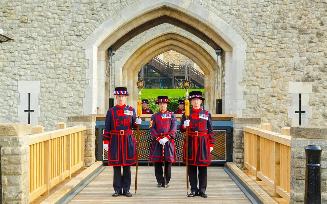 Skip-the-Line Tower Bridge Tickets and Tower of London Early-Access Guided Tour with Beefeater Opening Ceremony Image 4