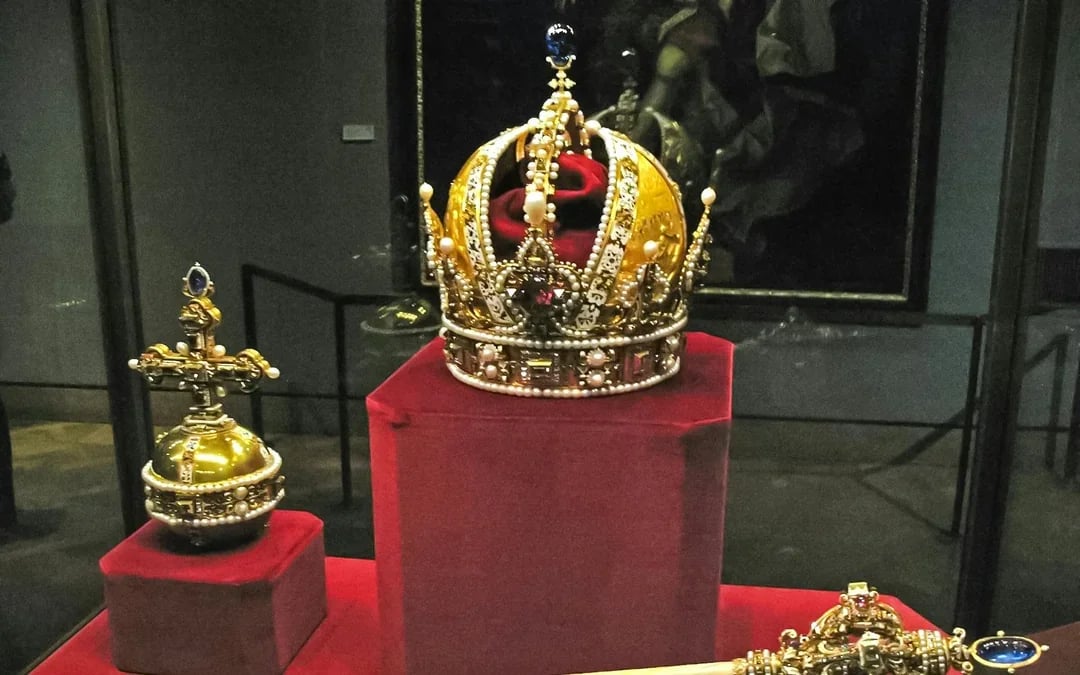 Skip-the-Line Tower Bridge Tickets and Tower of London Early-Access Guided Tour with Beefeater Opening Ceremony Image 9