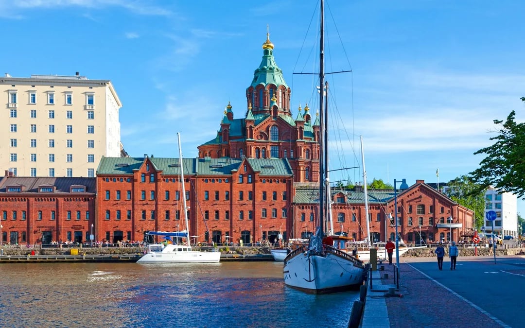 Skip-the-line Uspenski Cathedral Helsinki & Old Town Tour Image 5