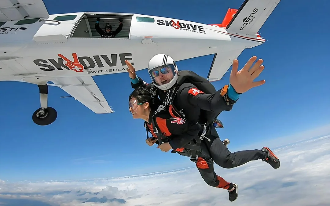 Skydive Switzerland Tickets: Tandem Skydive from 13,000 Ft Image 1