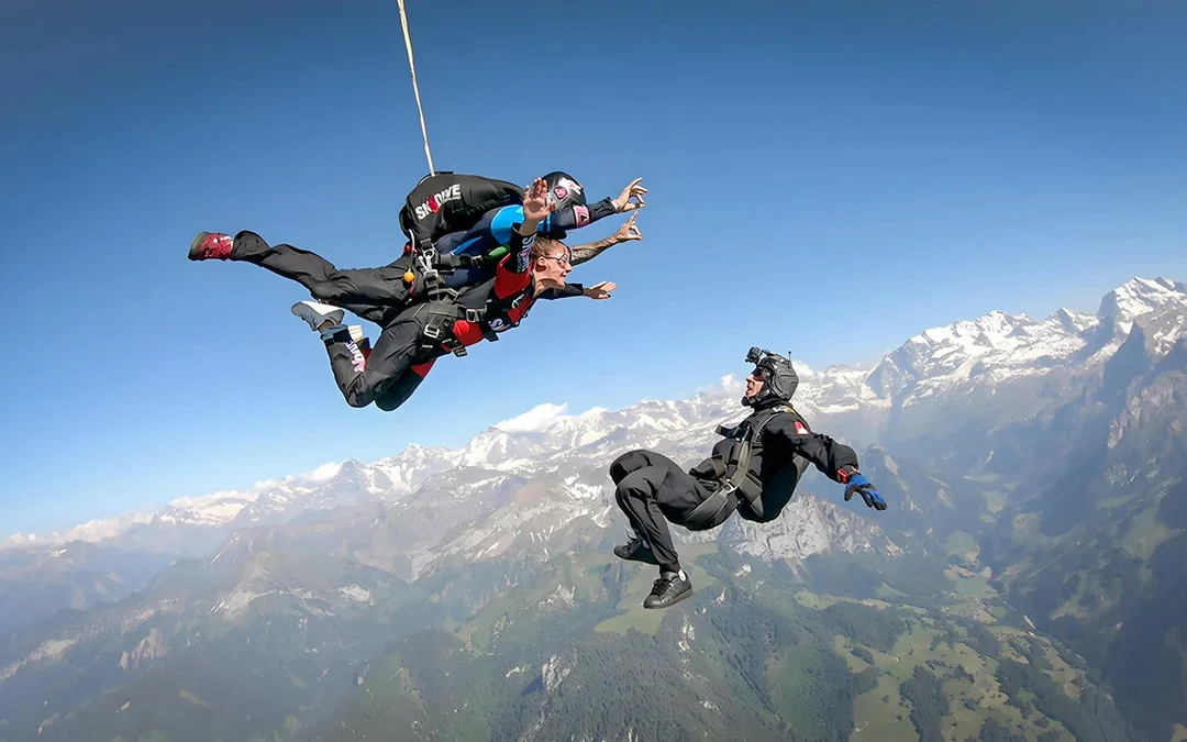 Skydive Switzerland Tickets: Tandem Skydive from 13,000 Ft Image 3