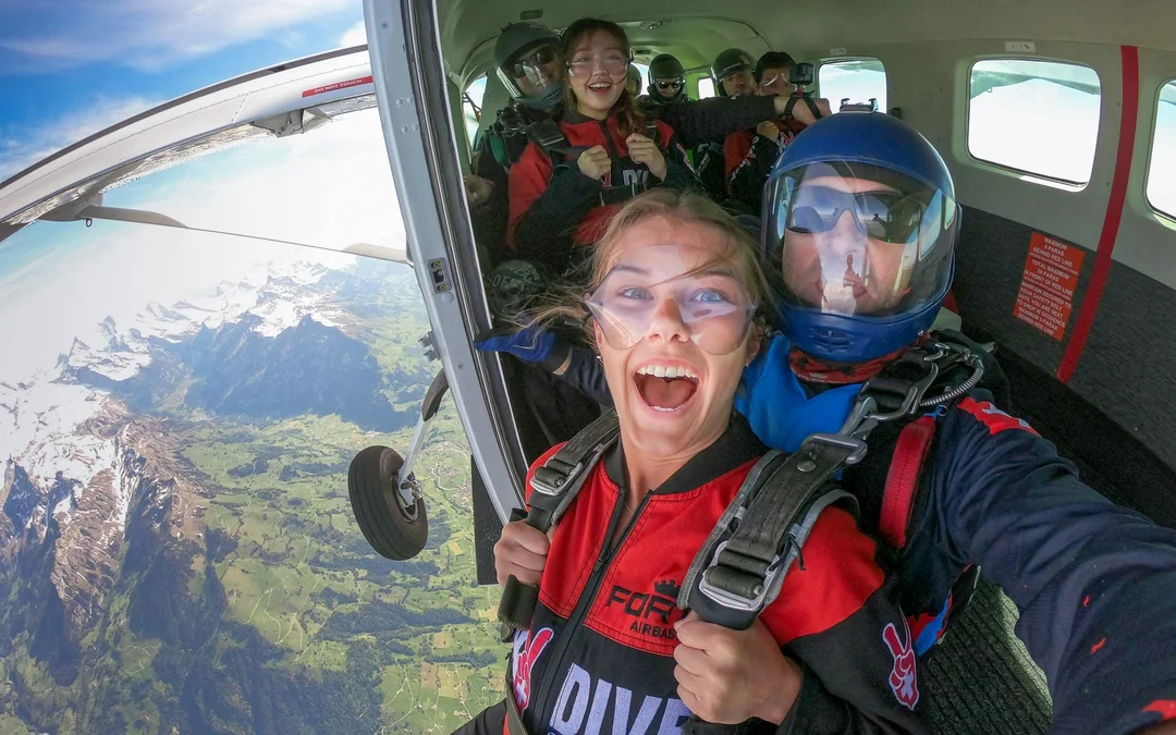 Skydive Switzerland Tickets: Tandem Skydive from 13,000 Ft Image 5