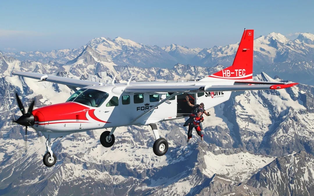 Skydive Switzerland Tickets: Tandem Skydive from 13,000 Ft Image 6