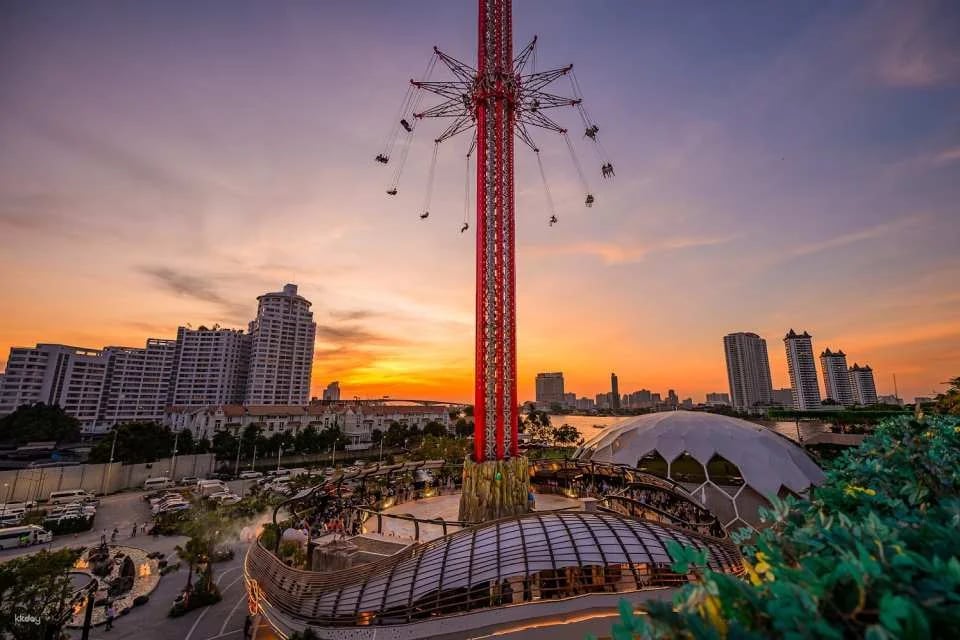 Skyflyers Giant Swing Ride at Asiatique Bangkok | Thailand