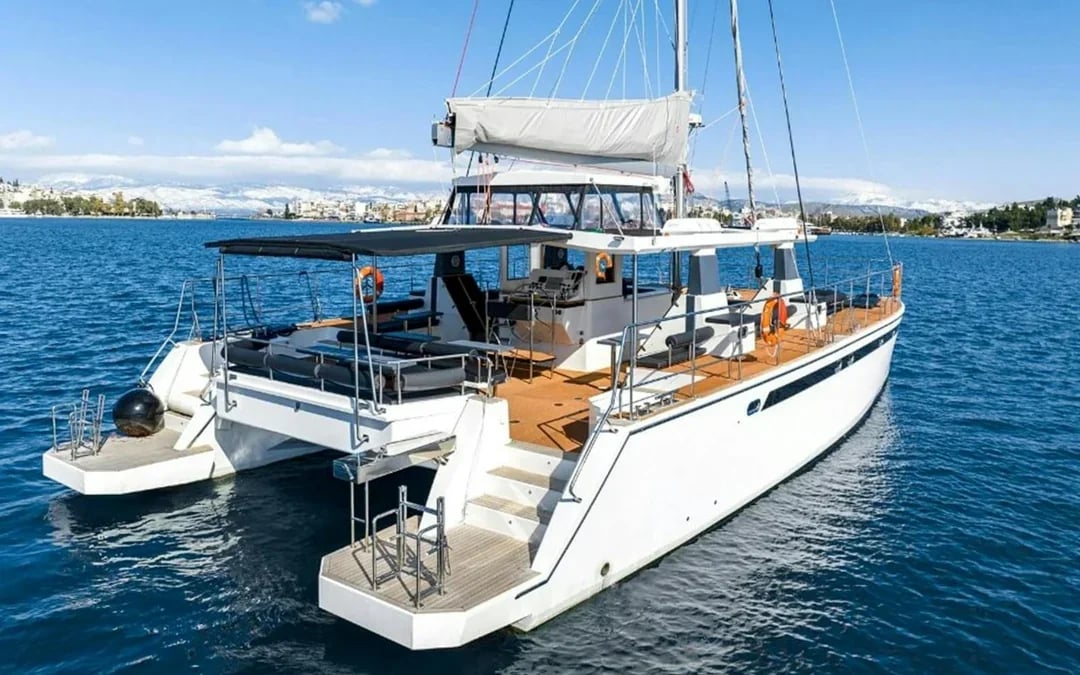 Small-Group Santorini Caldera Catamaran Cruise with Meal and Drinks Image 7