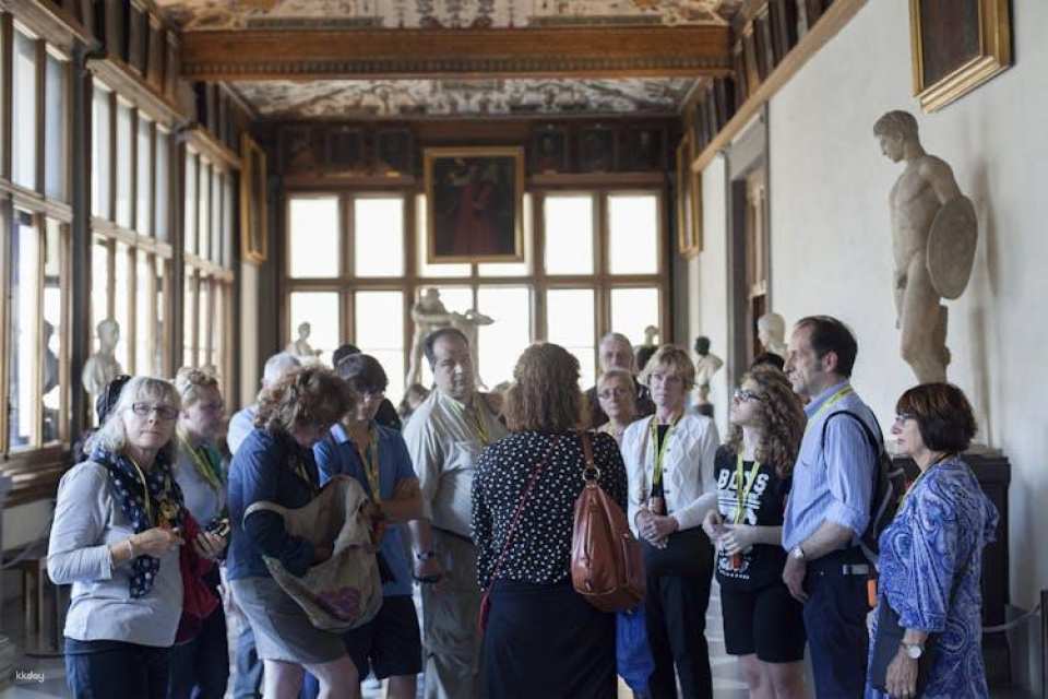 Small group Uffizi masterclass with an art historian
