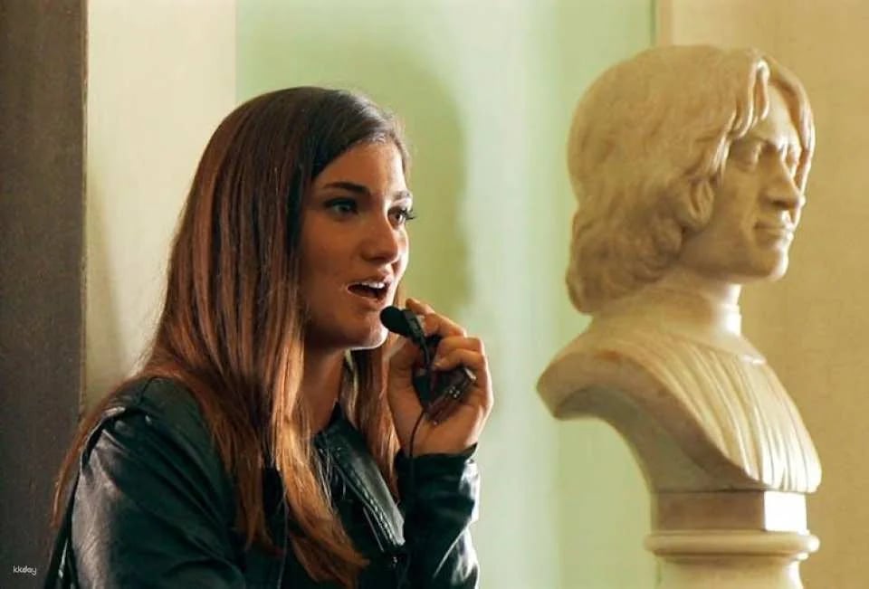 Small group Uffizi masterclass with an art historian