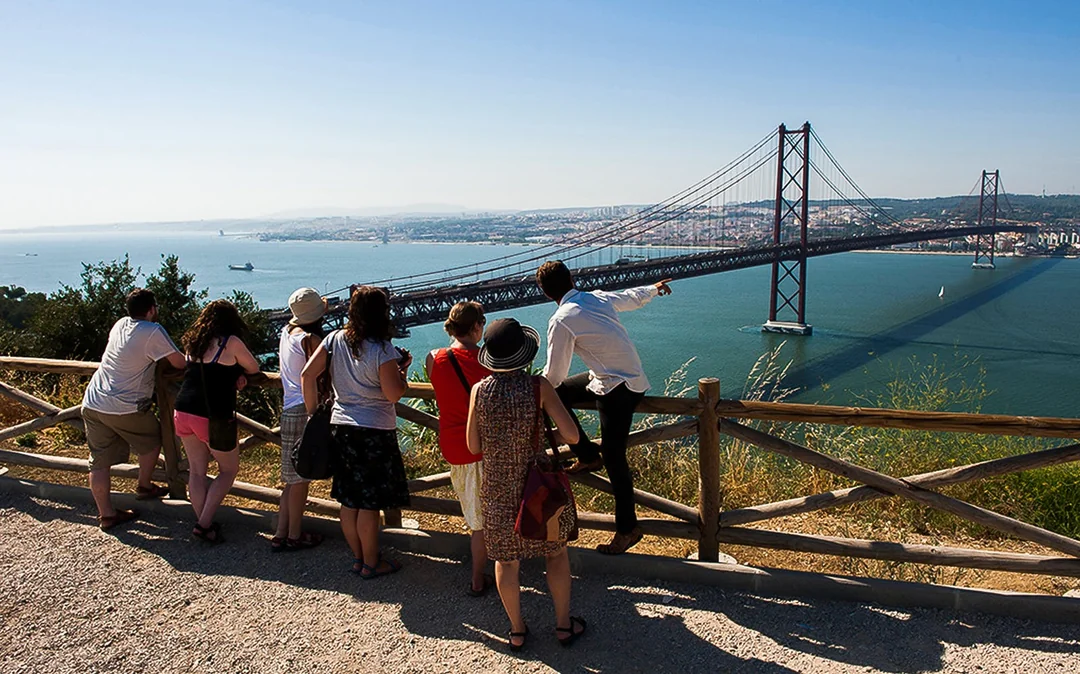 Small Group Wine Tour in Arrábida from Lisbon Image 1
