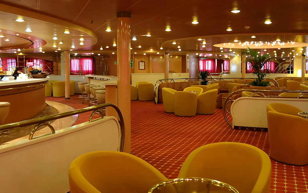 SNAV Ferry Tickets: Naples to/from Capri Image 3