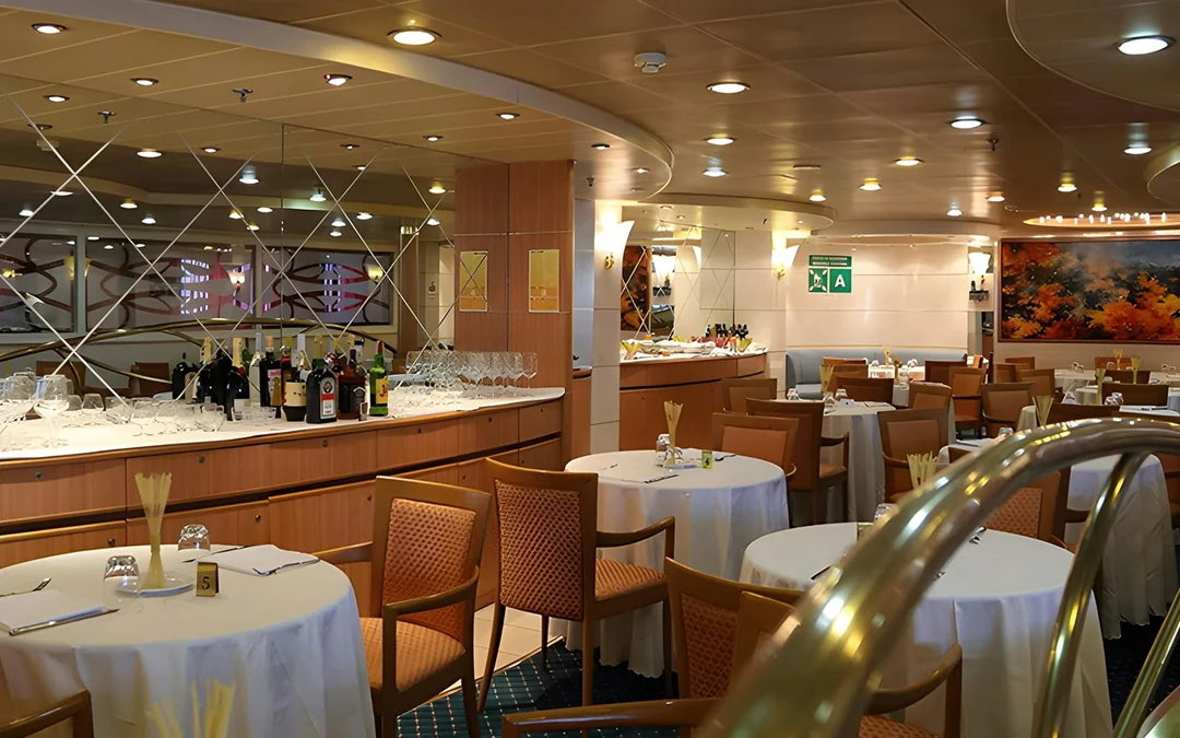 SNAV Ferry Tickets: Naples to/from Capri Image 4