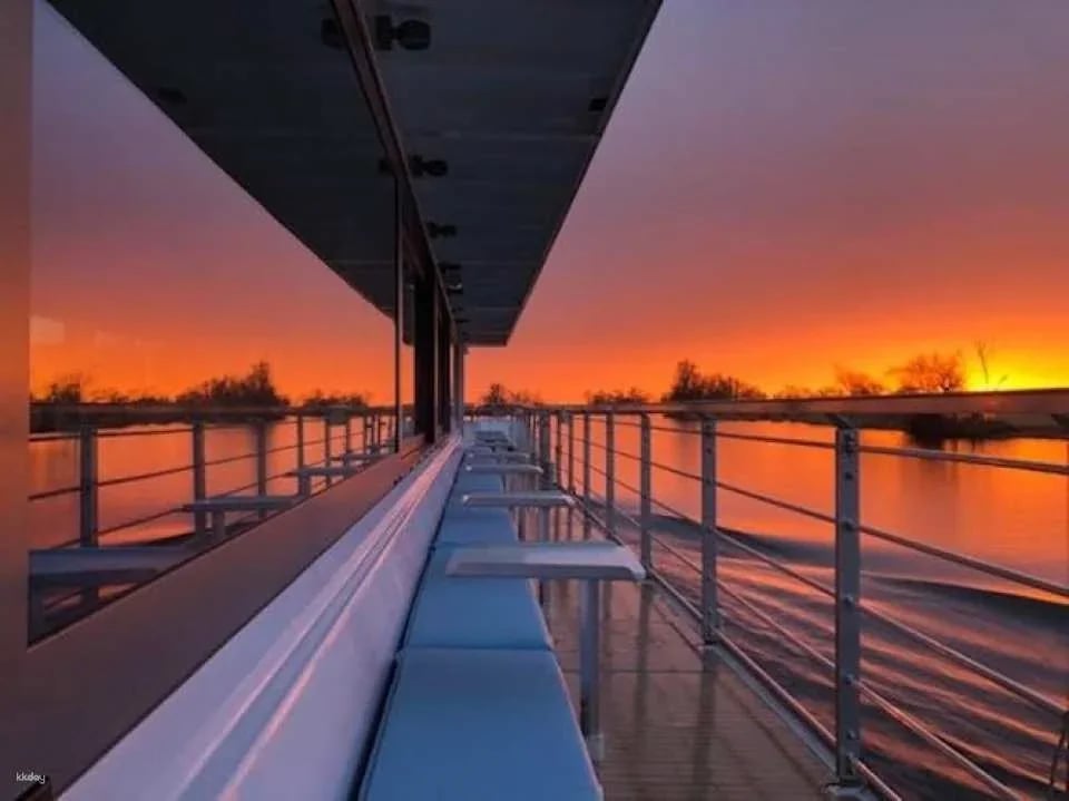 Solar-powered sunset cruise on Berlin's Spree River