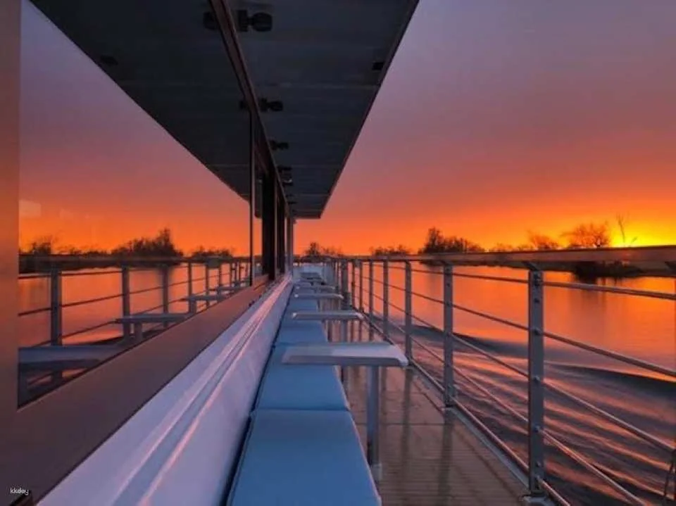 Solar-powered sunset cruise on Berlin's Spree River