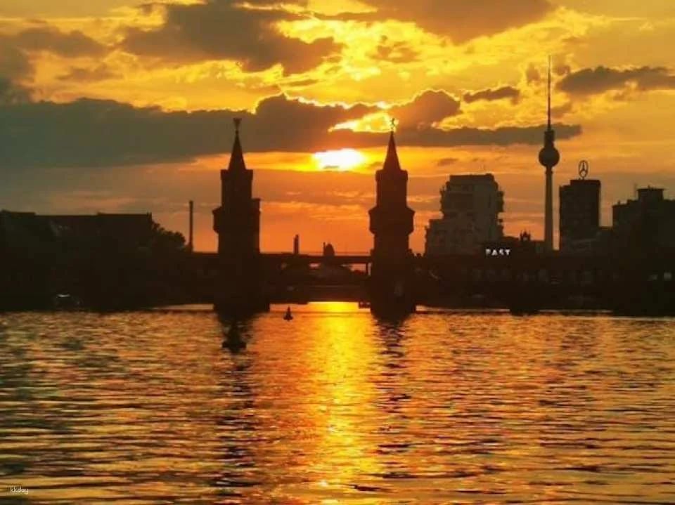 Solar-powered sunset cruise on Berlin's Spree River