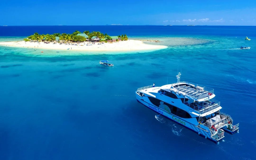 South Sea Island & Mamanuca Islands Combo Cruise with Lunch, Drinks & Hotel Transfers Image 1