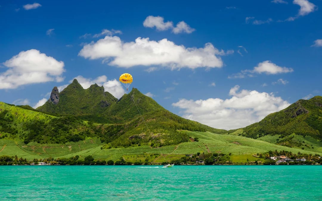 Speedboat trip to Ile aux Cerfs with Parasailing, Tube Riding & Lunch Image 3