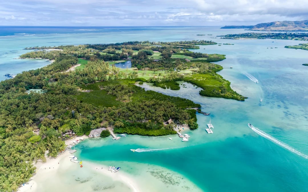 Speedboat trip to Ile aux Cerfs  with Parasailing, Tube Riding & Lunch Image 4