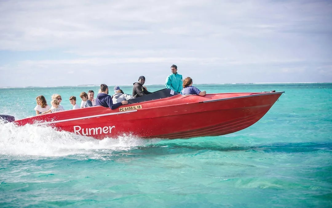 Speedboat trip to Ile aux cerfs with Private Island Lunch Image 6