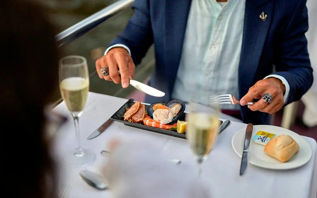 Spirit of Melbourne Dinner Cruise with Drinks on Yarra River Image 3