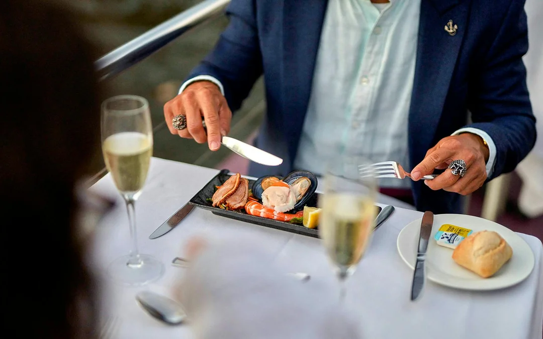 Spirit of Melbourne Dinner Cruise with Drinks on Yarra River Image 3