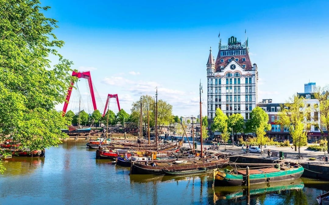 Spy Hunt in Rotterdam: Self-Guided City Exploration Game Image 4