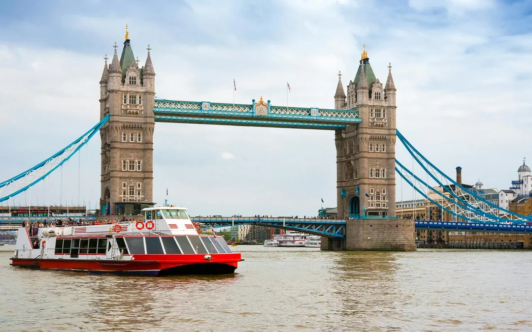 St. Paul's Cathedral & Tower of London Guided Tour with Thames River Cruise Image 4