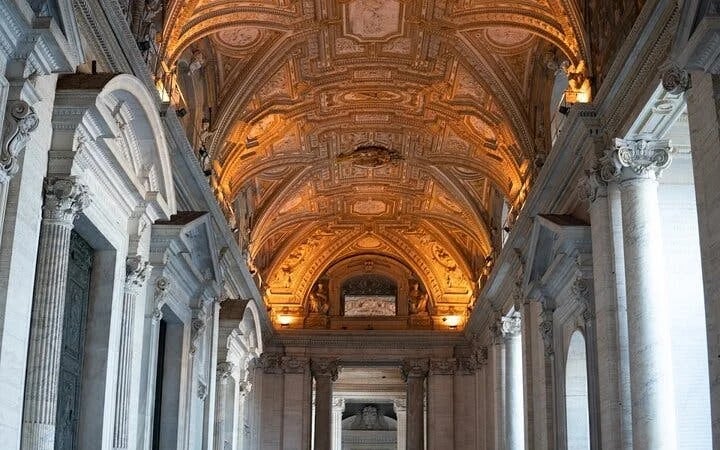 St. Peter’s Basilica Skip-the-Line Tickets and Papal Grottoes Access Image 6