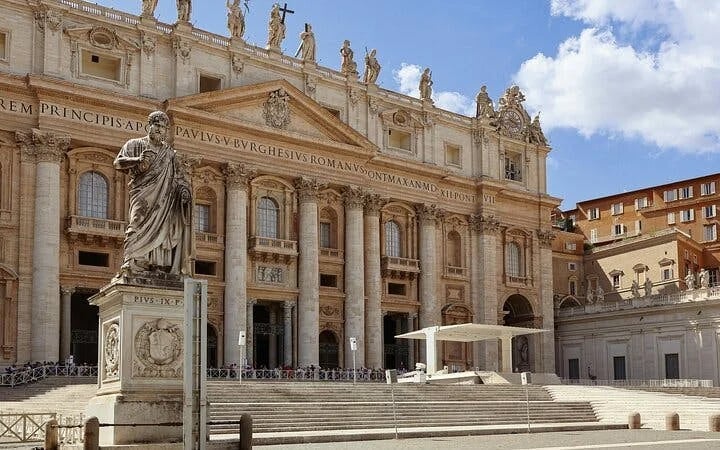 St. Peter’s Basilica Skip-the-Line Tickets and Papal Grottoes Access Image 9