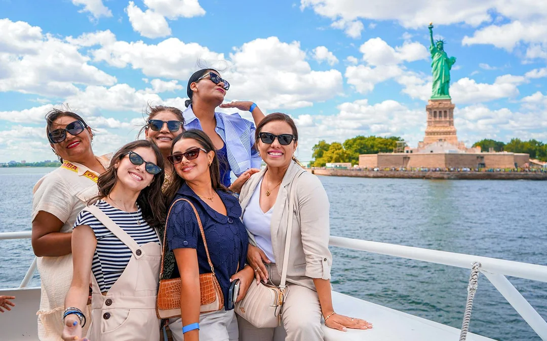 Statue of Liberty & NYC Landmarks 1.5-Hour Sightseeing Cruise Image 4