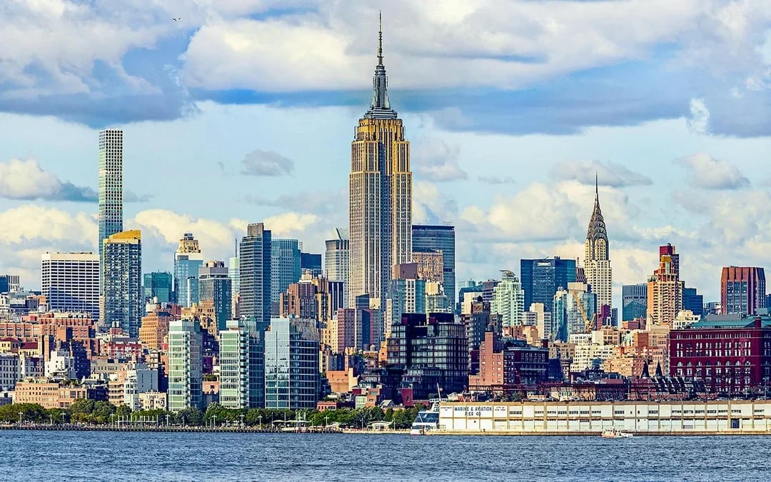 Statue of Liberty & NYC Landmarks 1.5-Hour Sightseeing Cruise Image 9