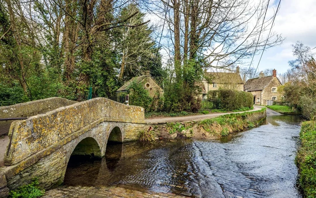 Stonehenge, Windsor Castle and Bath with Pub Lunch in Lacock Image 4