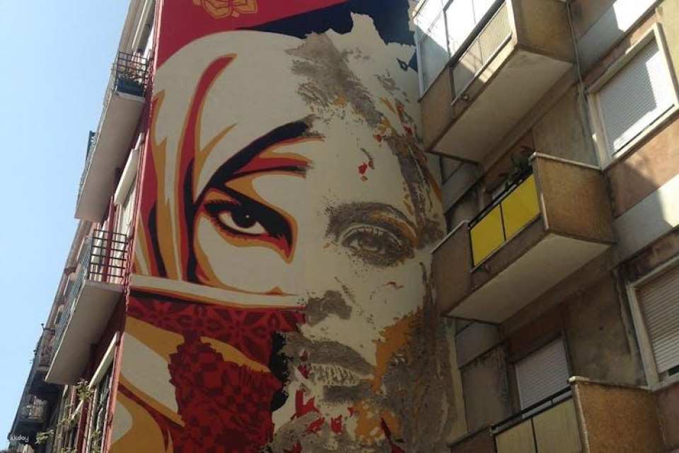 Street art and undiscovered Lisbon tour by tuk tuk