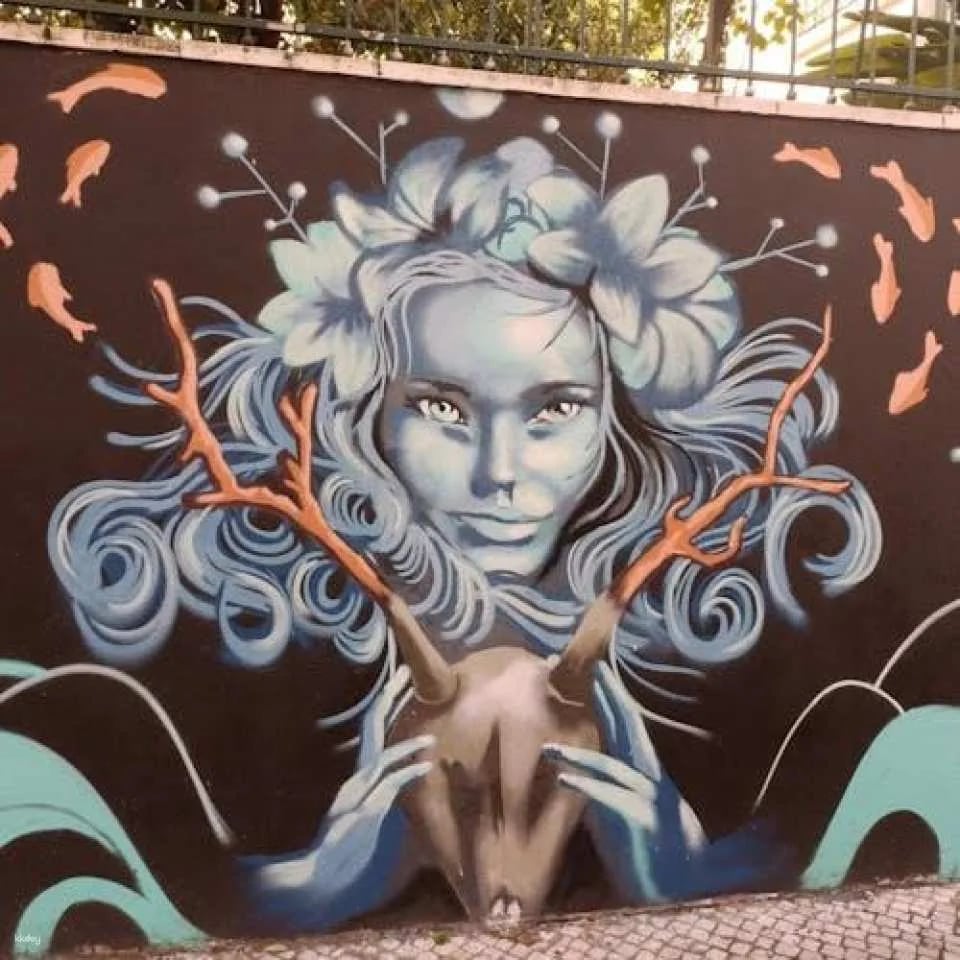 Street art and undiscovered Lisbon tour by tuk tuk