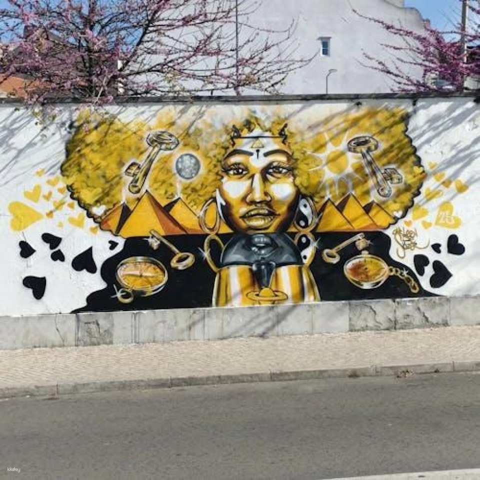 Street art and undiscovered Lisbon tour by tuk tuk