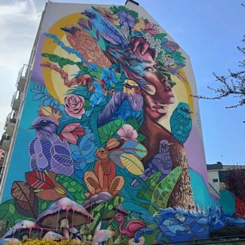 Street art and undiscovered Lisbon tour by tuk tuk