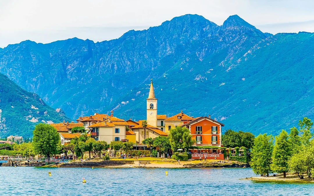 Stresa to Borromean Islands Round-Trip Boat Transfers Image 2
