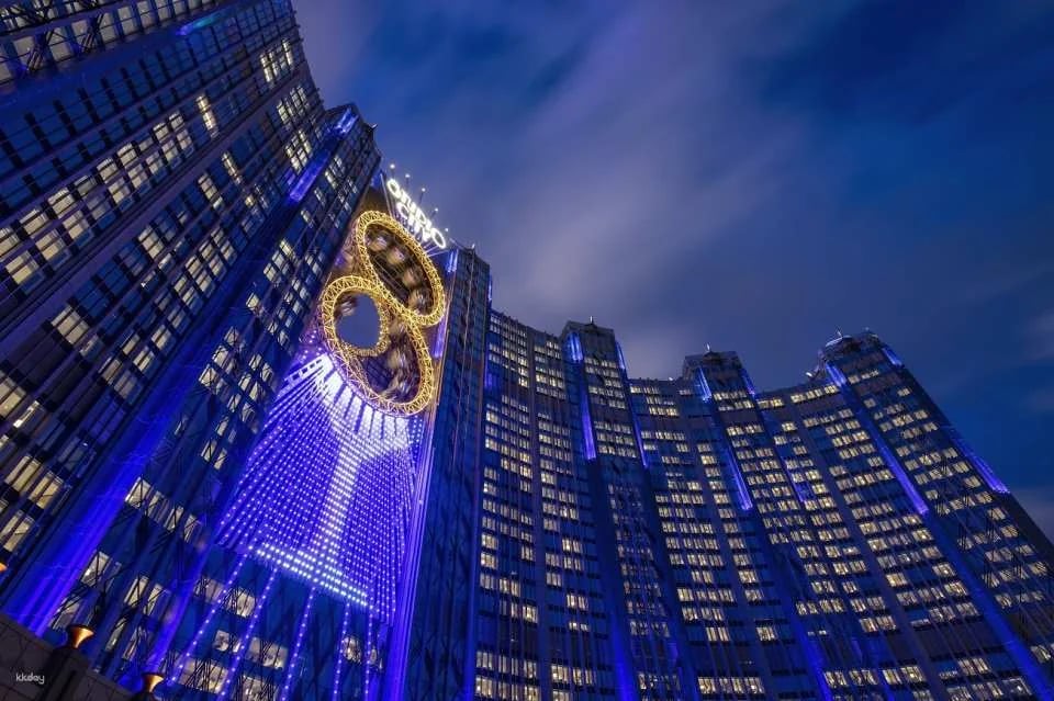 Studio City "Golden Reel" Ferris Wheel Tickets | Studio City