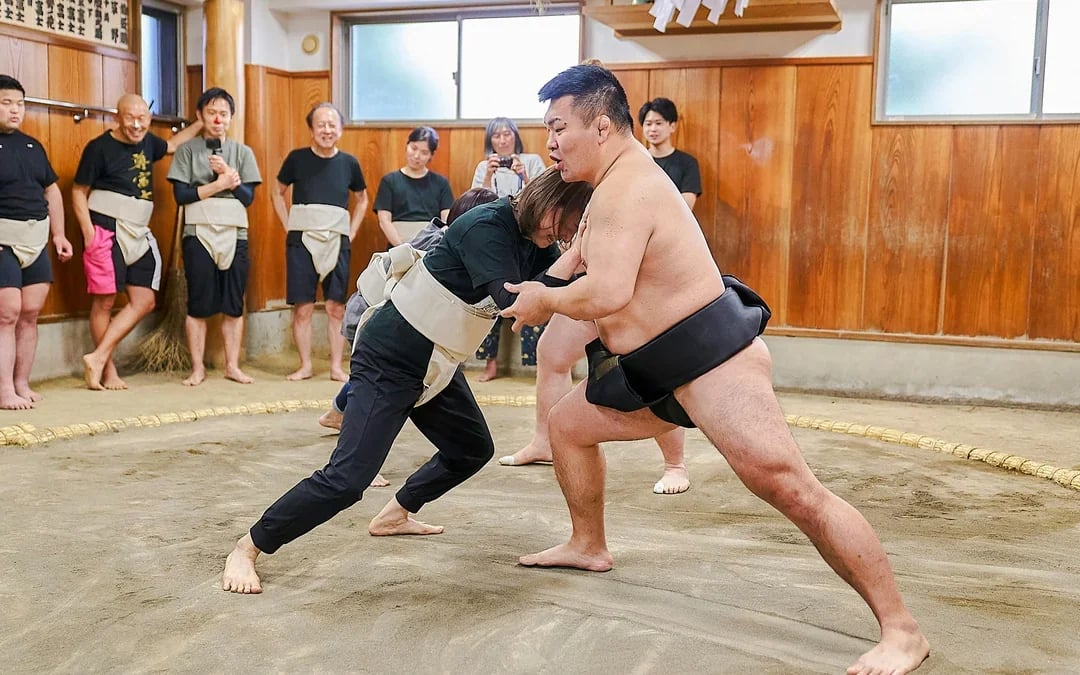 Sumo Show on a Special Dohyo with Chanko-Nabe Dinner · Koto City Image 1