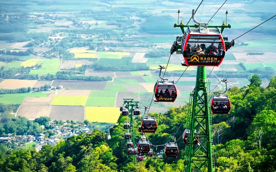 Sun World Ba Den Mountain Cable Car Tickets to Hang Pagoda & Van Son Peak Image 1