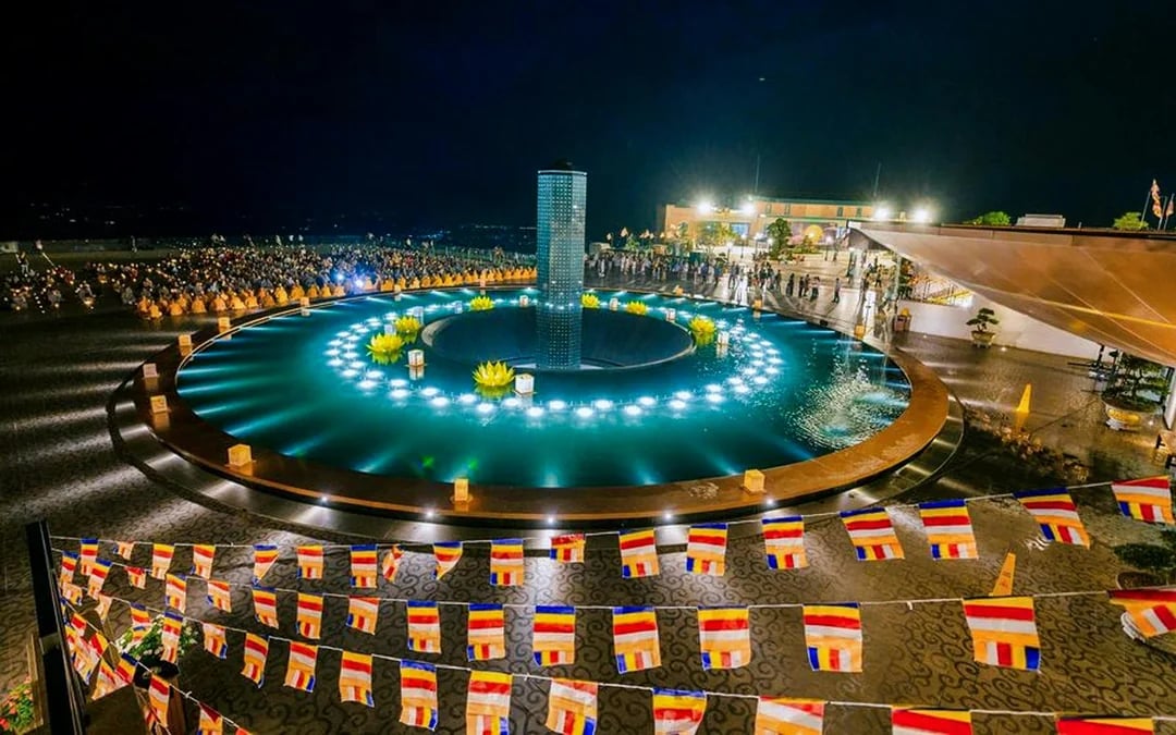 Sun World Ba Den Mountain Cable Car Tickets to Hang Pagoda & Van Son Peak Image 7