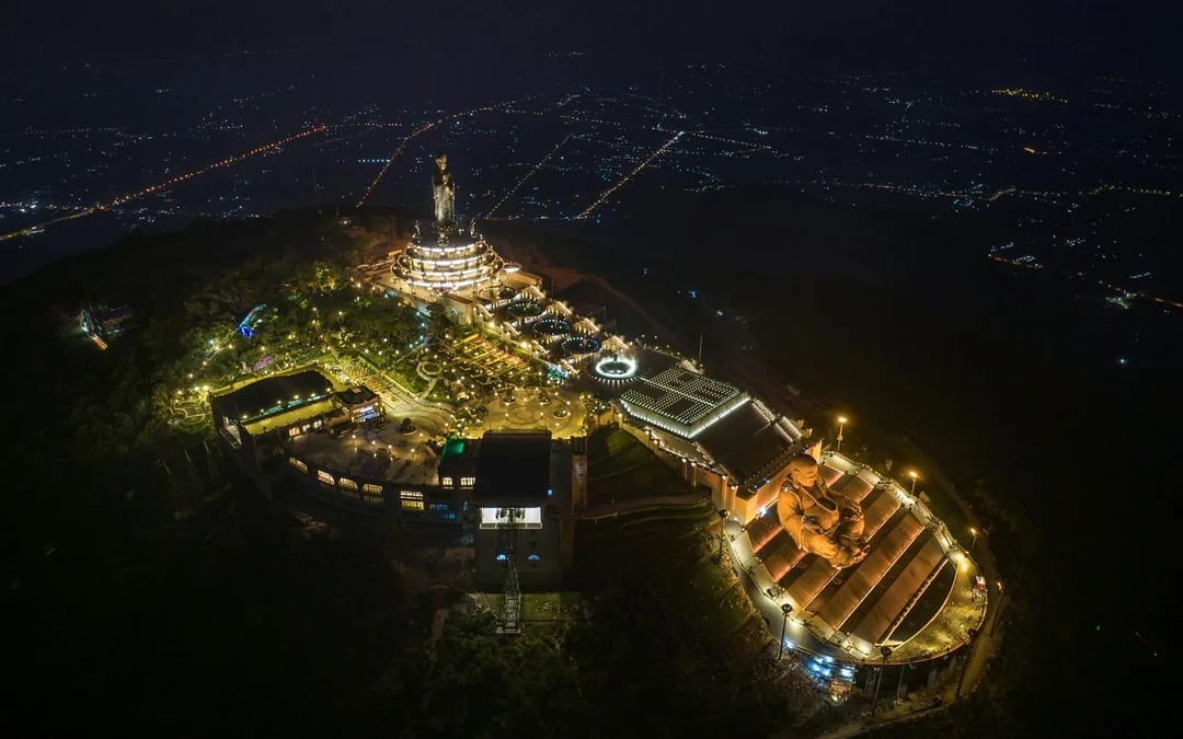 Sun World Ba Den Mountain Cable Car Tickets to Hang Pagoda & Van Son Peak Image 8
