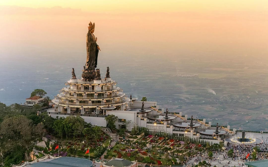 Sun World Ba Den Mountain Cable Car Tickets to Tam An Peak Image 5