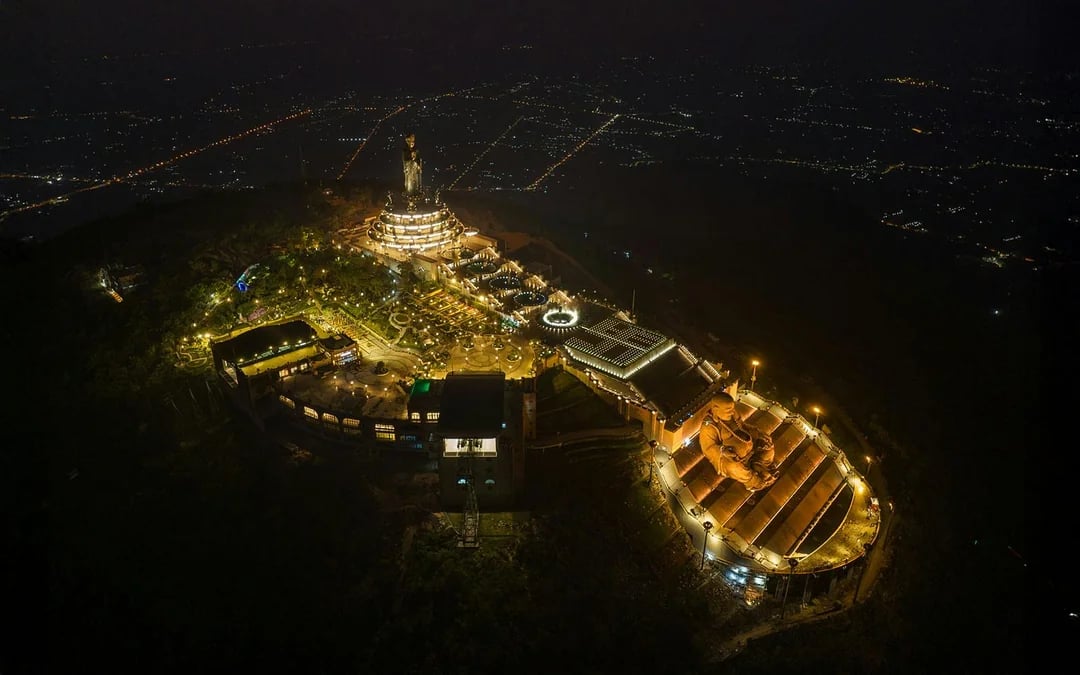 Sun World Ba Den Mountain Cable Car Tickets to Tam An Peak Image 8